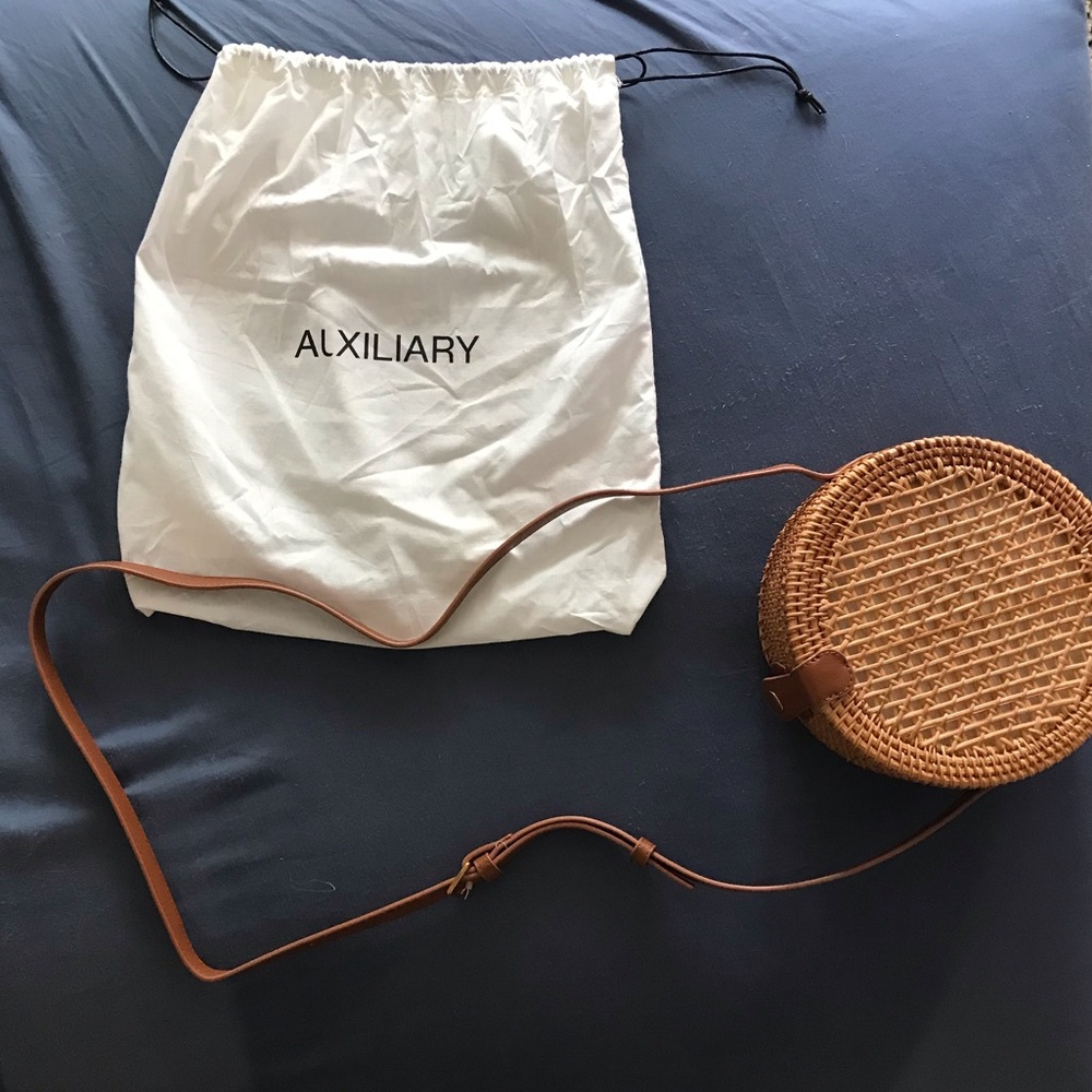 Auxiliary round rattan purse